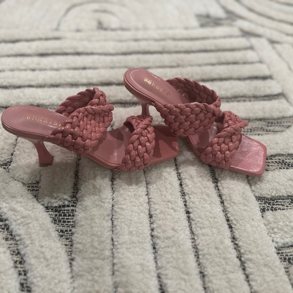 Kitten heels